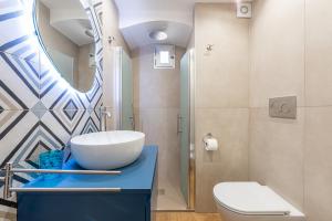 A bathroom at David Pretty Loft near Central Station Casatuabari