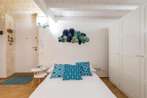 A bed or beds in a room at David Pretty Loft near Central Station Casatuabari