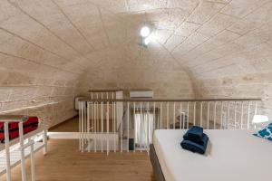 A bed or beds in a room at David Pretty Loft near Central Station Casatuabari