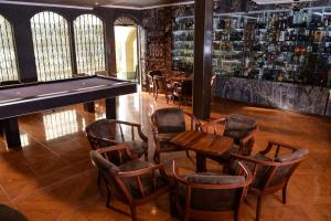a bar with a ping pong table and chairs and a pool table at Hotel Olimpico en Quevedo in Quevedo