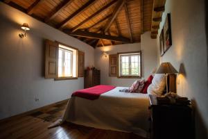 Ένα ή περισσότερα κρεβάτια σε δωμάτιο στο Quinta do Castelo Arcos de Valdevez +53 φωτογραφίες