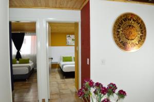 Postel nebo postele na pokoji v ubytování Hotel Casa Normandia