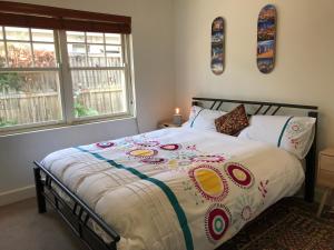 
A bed or beds in a room at Seaside Home
