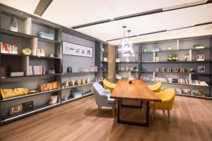 Perpustakaan di hotel