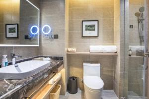 Bilik mandi di Atour Hotel Weifang Jinma Road City Hall