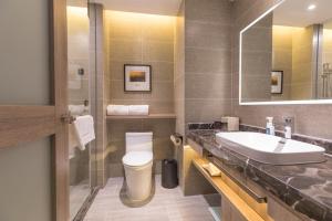 Bilik mandi di Atour Hotel Weifang Jinma Road City Hall