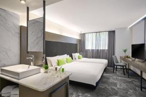 Postel nebo postele na pokoji v ubytování Hotel Ease Tsuen Wan
