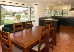 Dapur atau dapur kecil di Hedditch Hideaway +2 gambar