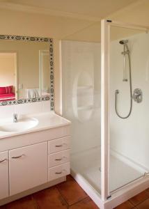 Bilik mandi di Hedditch Hideaway
