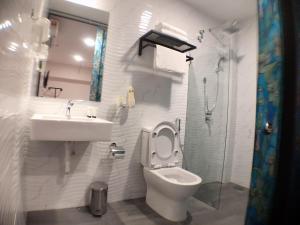 A bathroom at M Design Hotel @ Taman Pertama