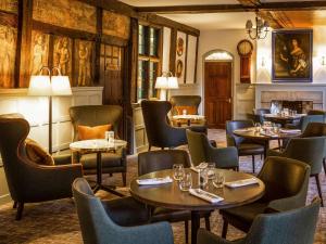 Posezení v ubytování Bush Hotel Farnham