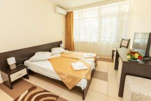 Postel nebo postele na pokoji v ubytování Hotel Dacia