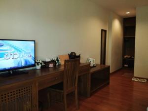 TV a/nebo společenská místnost v ubytování Scent of Sukhothai Resort