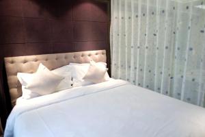 Tempat tidur dalam kamar di Ring Service Apartment 798 Art Zone