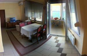 Postel nebo postele na pokoji v ubytování Villa Vidovic Apartments Bella Vista Mare