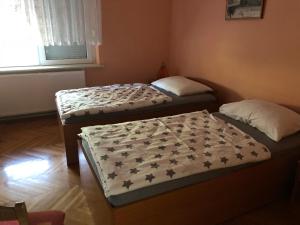 Postel nebo postele na pokoji v ubytování Villa Vidovic Apartments Bella Vista Mare