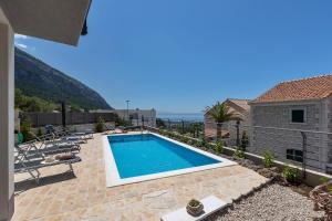 a swimming pool on top of a house at Villa Smart in Veliko Brdo