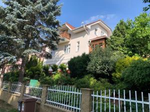 Vonkajšia záhrada v ubytovaní Vila Linda