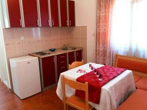 Kuchyň nebo kuchyňský kout v ubytování Apartments Sun Igalo Montenegro