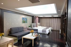 Area tempat duduk di Ring Service Apartment 798 Art Zone