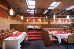 Reštaurácia alebo iné gastronomické zariadenie v ubytovaní Hotel Therma Dunajská Streda