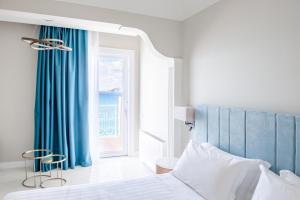 Postel nebo postele na pokoji v ubytování Hotel Club Due Torri