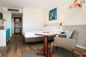 Uma cama ou camas num quarto em Hotel Pestana Cascais Ocean & Conference Aparthotel