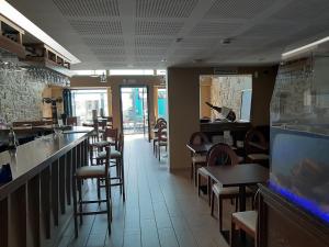 Reštaurácia alebo iné gastronomické zariadenie v ubytovaní Hotel Boutique O Náutico Laxe