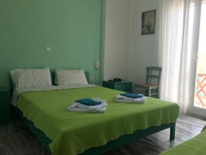 A bed or beds in a room at Studios Panorama Drios