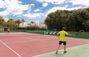 Tenis lub squash w obiekcie Hotel Palia Dolce Farniente 3 Sup lub w pobliżu