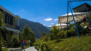 Pemandangan gunung umum atau pemandangan gunung yang diambil dari hotel