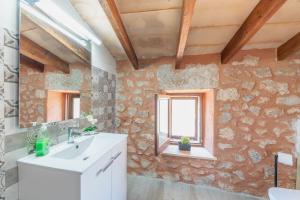 Koupelna v ubytování Holiday Home S'Arraval