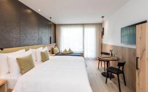 Postel nebo postele na pokoji v ubytování Vinea - Suites + 37 fotografií