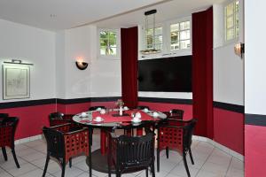Art Hotel Weimarにあるテレビまたはエンターテインメントセンター