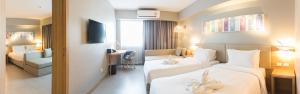 Postel nebo postele na pokoji v ubytování Journeyhub Phuket Patong