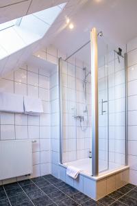 Vonios kambarys apgyvendinimo įstaigoje Landgasthof-Hotel Zum Steverstrand