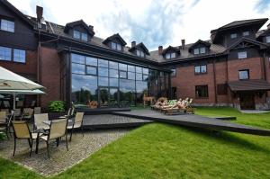 Vonkajšia záhrada v ubytovaní Hotel Żubrówka Spa & Wellness