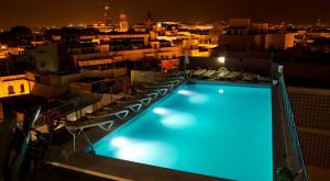 Bazén v ubytování Hotel Don Paco nebo v jeho okolí