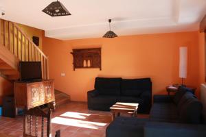 a living room with a couch and a tv at Nekasenea II in Garísoain