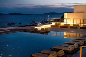 Piscina di Manoula's Beach Mykonos Resort o nelle vicinanze