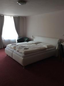 Postel nebo postele na pokoji v ubytování Hotel U Zlateho Andela