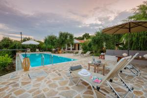 Πισίνα στο ή κοντά στο Alexandros House