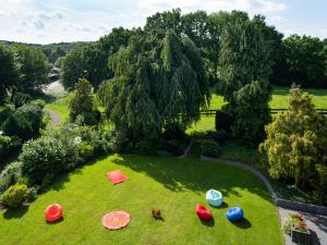 an aerial view of a garden with umbrellas in the grass at Landhotel Fettehenne in Leverkusen