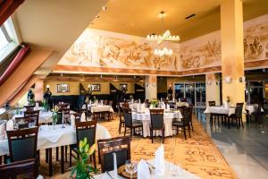 Restaurace v ubytování Piramida Park Hotel & Wellness