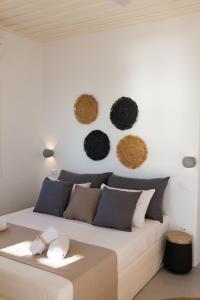 Кровать или кровати в номере Astarte Luxury Apartments