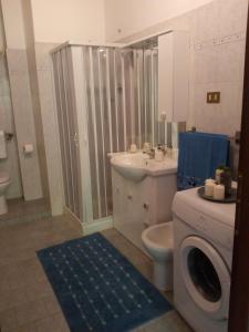 a bathroom with a toilet and a washing machine at Casa per vacanze in Meana di Susa in Meana di Susa
