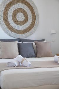 Кровать или кровати в номере Astarte Luxury Apartments