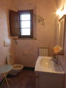 Koupelna v ubytování Agriturismo Le Tre Pietre - Podere nel Chianti + 37 fotografií