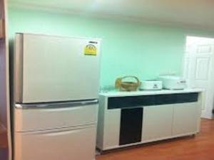Η κουζίνα ή μικρή κουζίνα στο DMK Don Mueang Airport Guest House