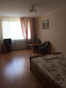 TV a/nebo společenská místnost v ubytování 2-х комнатная квартира, первая линия от моря